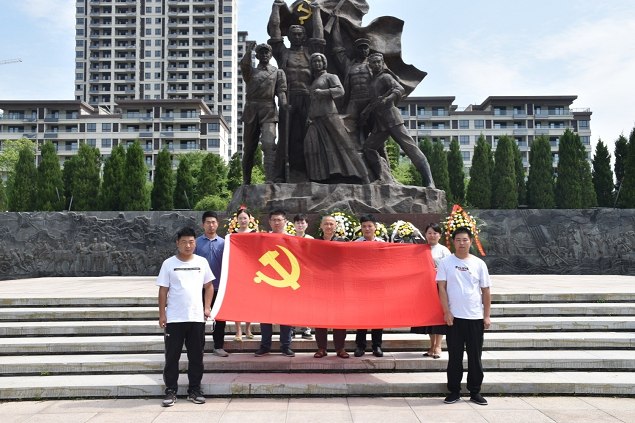 组织参观烈士纪念馆