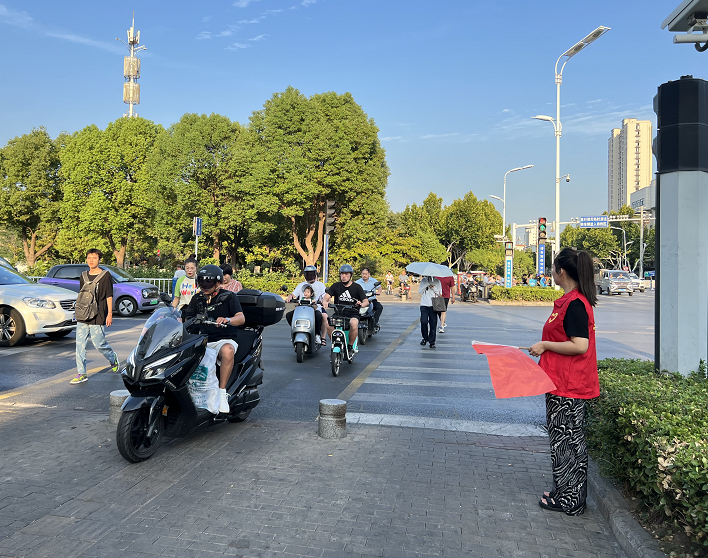 开展文明交通劝导志愿服务活动